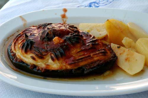 Moussaka is a lip-smacking Greek food that travelers can't help but drool over it.
